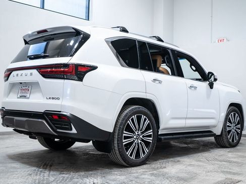 Used 2023 Lexus LX 600 4WD w/ Luxury Package image 7
