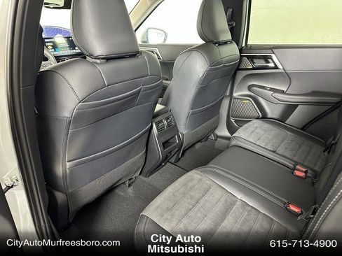 New 2025 Mitsubishi Outlander SE image 37