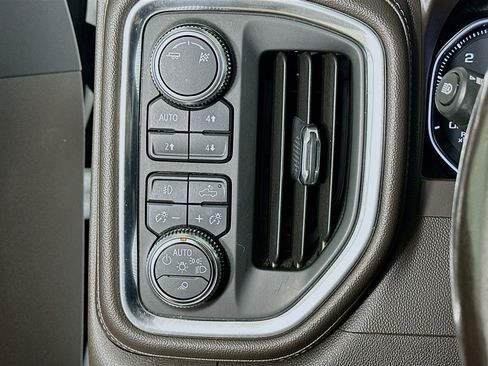 Used 2019 GMC Sierra 1500 SLT w/ SLT Premium Plus Package AWD/4WD image 17