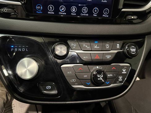 Used 2019 Chrysler Pacifica Touring Plus w/ Advanced Safetytec Group image 32