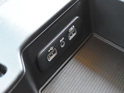 Used 2021 RAM 1500 Classic SLT AWD/4WD image 23