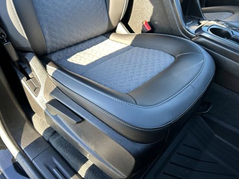 Used 2022 Chevrolet Colorado Z71 w/ Z71 Midnight Edition image 16