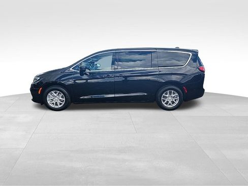 New 2026 Chrysler Pacifica Select image 8
