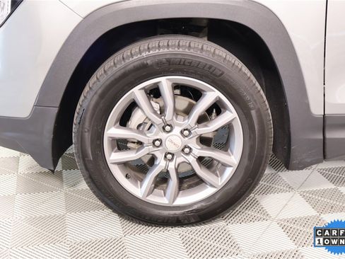 Used 2024 GMC Terrain SLT image 16