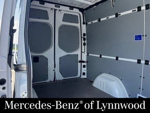 Used 2025 Mercedes-Benz Sprinter 2500 image 15