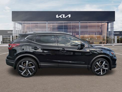 Used 2022 Nissan Rogue Sport SL w/ Premium Package FWD image 3