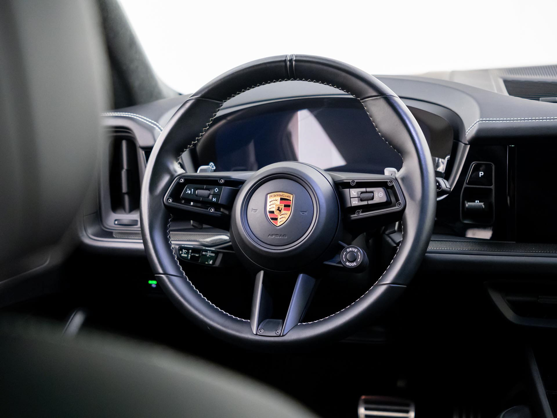 Certified 2025 Porsche Cayenne GTS AWD/4WD image 12