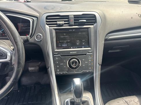 Used 2013 Ford Fusion Energi Titanium FWD image 10