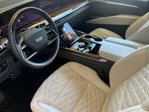 Certified 2026 Cadillac Escalade Platinum Sport AWD/4WD image 10