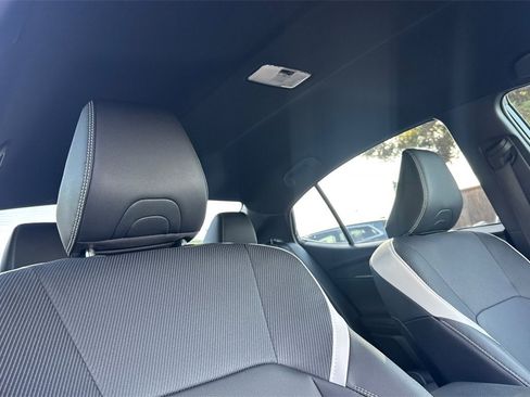 Used 2025 Toyota Camry SE image 18