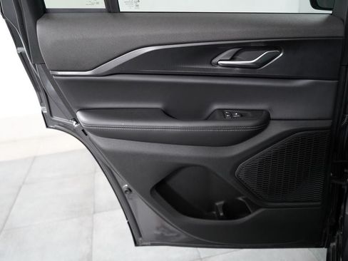 Used 2025 Jeep Grand Cherokee 4WD image 17