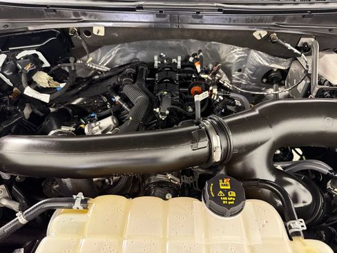 Used 2025 Ford Expedition Active AWD/4WD image 37