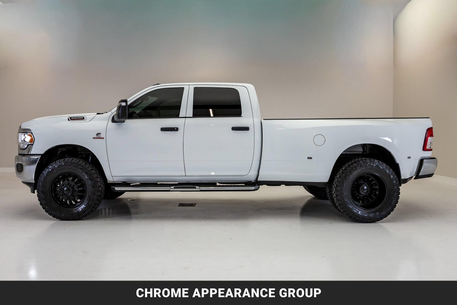 Used 2024 RAM 3500 Tradesman w/ Chrome Appearance Group AWD/4WD image 6