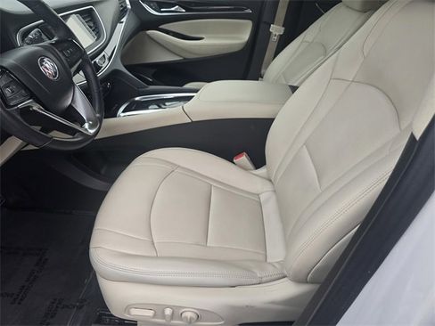 Used 2022 Buick Enclave Essence image 19