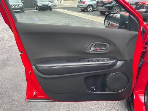 Used 2018 Honda HR-V LX image 12