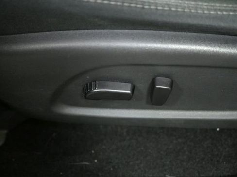 Used 2018 Nissan Pathfinder SV image 48