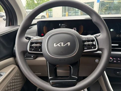 New 2025 Kia Carnival LX FWD image 30
