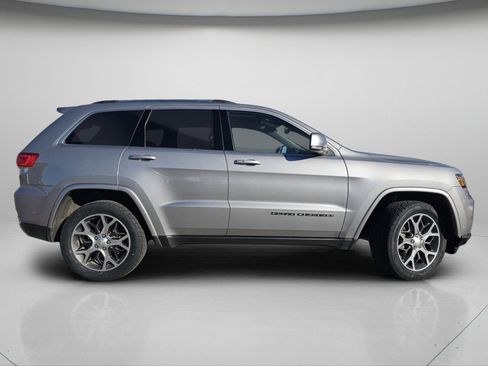 Used 2018 Jeep Grand Cherokee Limited image 26