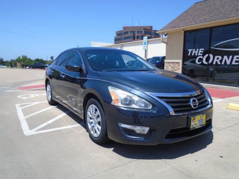 Used 2015 Nissan Altima 2.5 S w/ Power Driver Seat Package FWD image 1