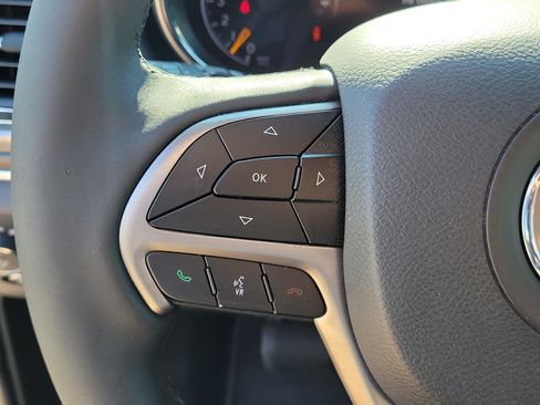 Used 2020 Jeep Grand Cherokee Limited AWD/4WD image 23