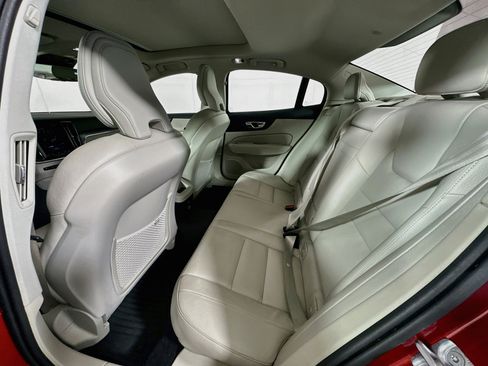 Used 2020 Volvo S60 T5 Momentum FWD image 28