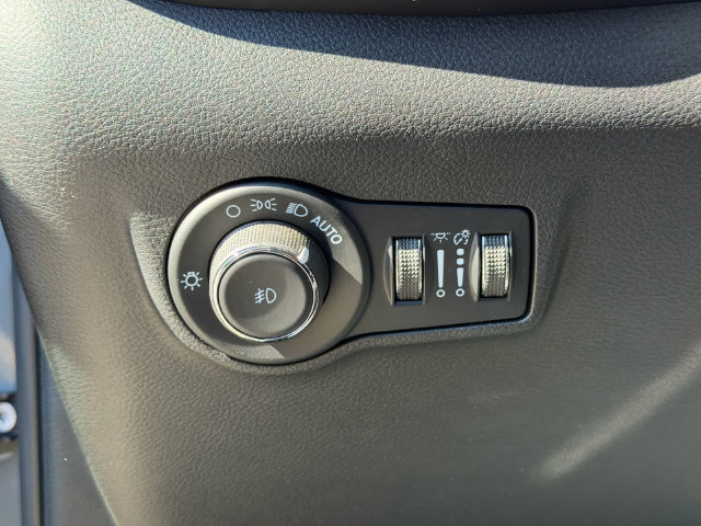 Used 2023 Jeep Compass Limited AWD/4WD image 21