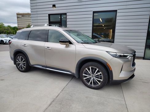 Used 2025 INFINITI QX60 Sensory w/ Vision Package image 2