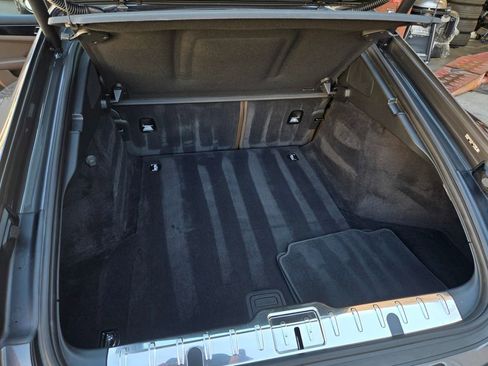 Used 2018 Porsche Panamera 4 image 38