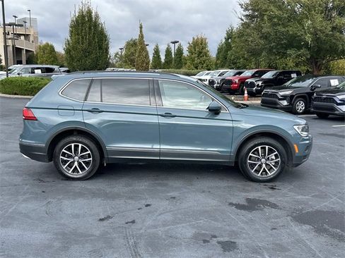 Used 2021 Volkswagen Tiguan SE image 3