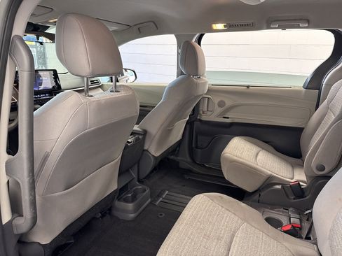 Certified 2021 Toyota Sienna LE image 40