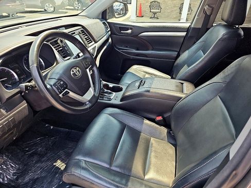 Used 2018 Toyota Highlander XLE image 9