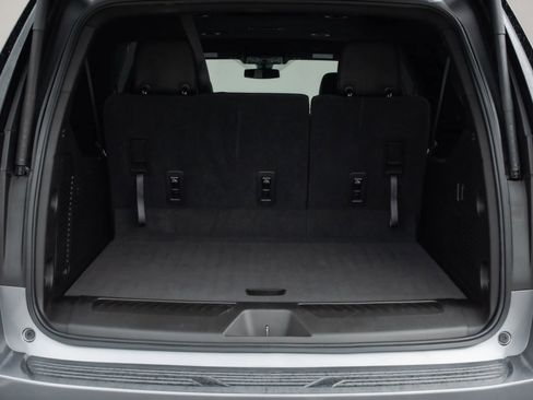 Used 2021 Chevrolet Suburban LT image 34