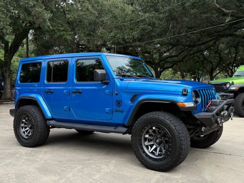 Used 2021 Jeep Wrangler Unlimited Sahara AWD/4WD image 13