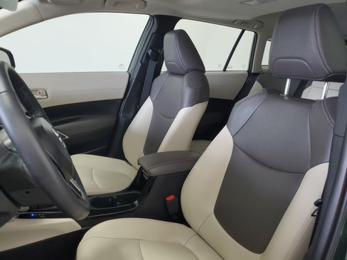 Used 2024 Toyota Corolla Cross XLE w/ Convenience Package FWD image 18