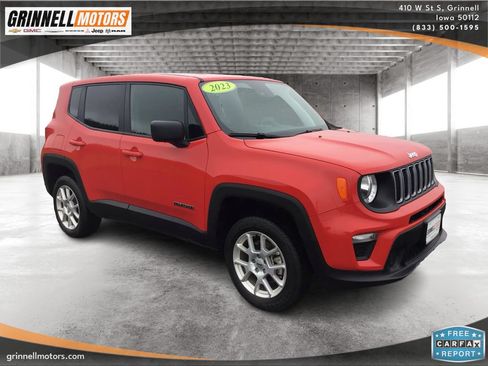 Used 2023 Jeep Renegade Latitude AWD/4WD image 3