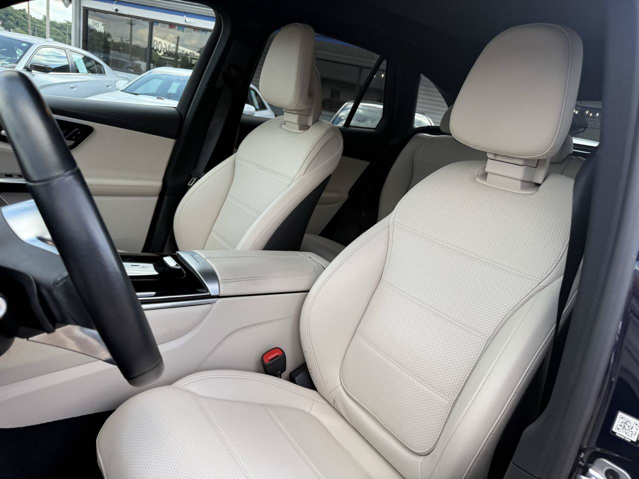 Used 2023 Mercedes-Benz GLC 300 4MATIC image 8