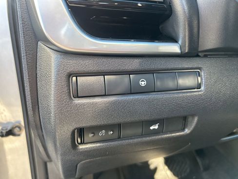 Used 2023 Nissan Rogue SL w/ SL Premium Package image 17