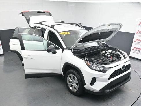 Used 2021 Toyota RAV4 LE image 40
