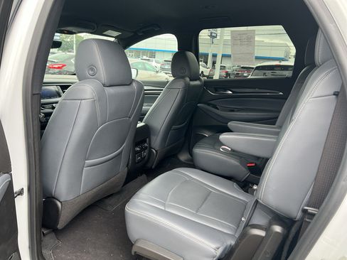 Used 2022 Buick Enclave Premium AWD/4WD image 10