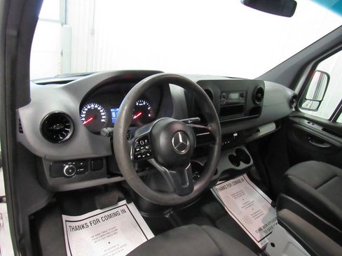 Used 2020 Mercedes-Benz Sprinter 2500 image 35