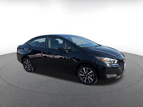 Used 2025 Nissan Versa SV FWD image 2