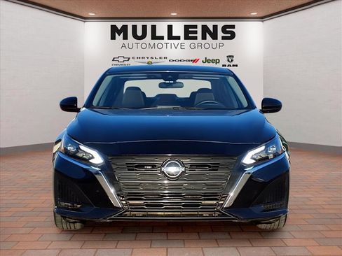 Used 2023 Nissan Altima 2.5 SV image 2