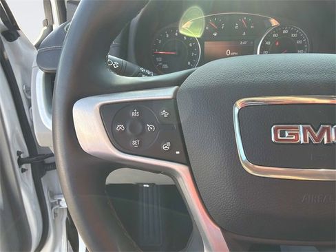 Used 2024 GMC Terrain SLT image 24