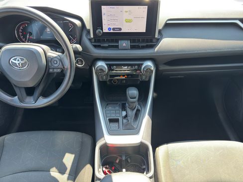 Used 2025 Toyota RAV4 XLE AWD/4WD image 10