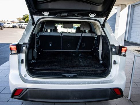 Used 2022 Toyota Highlander LE image 16