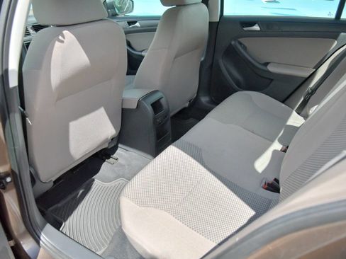 Used 2014 Volkswagen Jetta S image 11