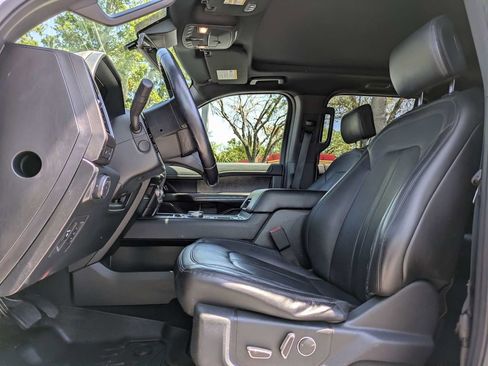 Used 2018 Ford Expedition Limited w/ Equipment Group 301A image 2