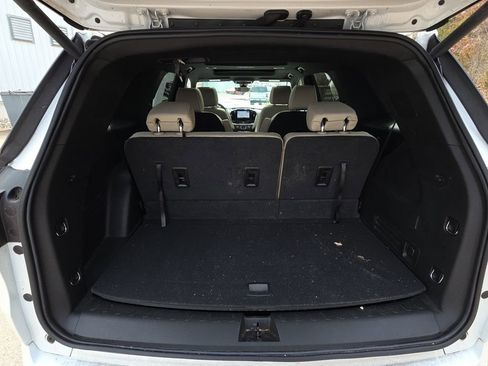 Used 2023 Chevrolet Traverse Premier image 16