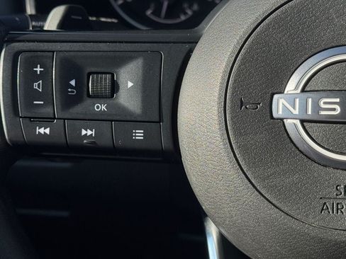 Used 2023 Nissan Rogue S AWD/4WD image 16