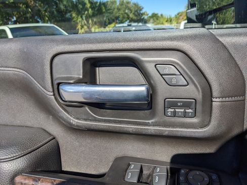 Used 2022 GMC Sierra 2500 Denali w/ Denali Ultimate Package image 18